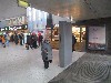 D�sseldorf - Hbf, Westeingang, re. an Marmorwand (Woche 12/2023)